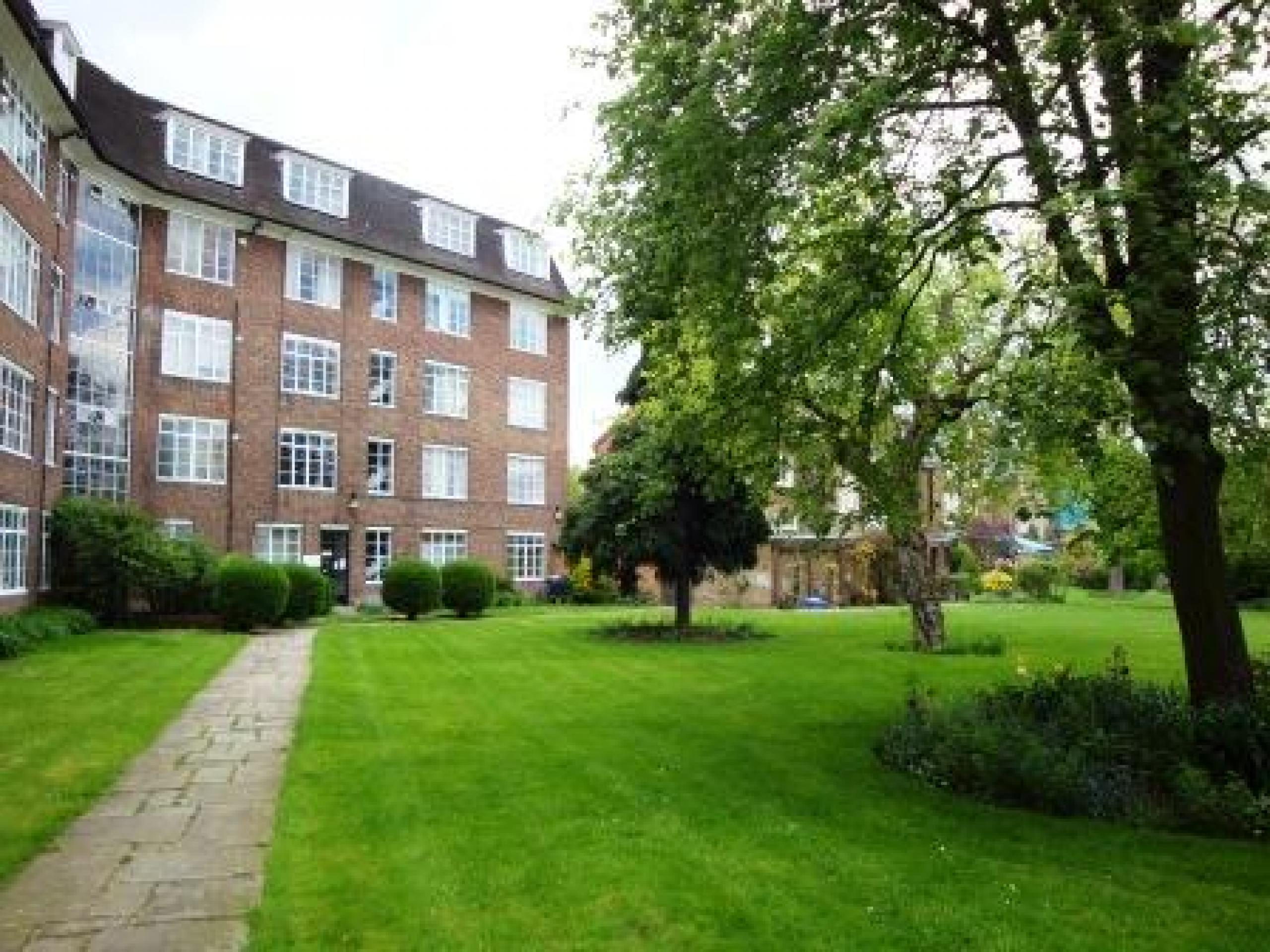 			Studio Apartment, 1 bath, 1 reception Studio			 Willesden Lane, WILLESDEN GREEN NW6